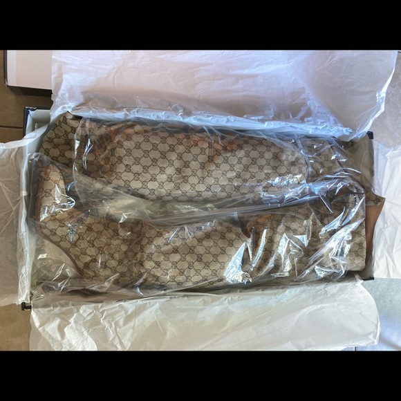 New Authentic womens Gucci knee hi boot size 39.5 size 9.5 US - Picture 3 of 9